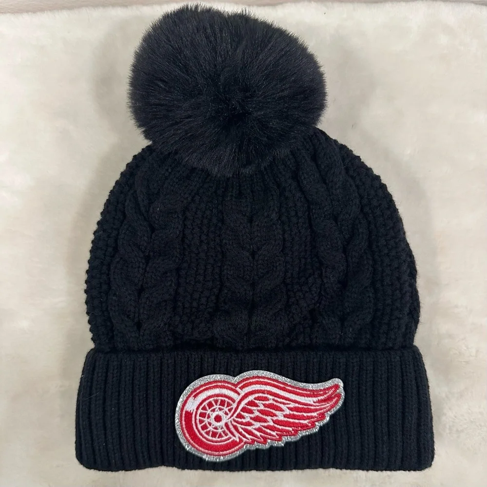 Women's Black Knit Beanie with Pom-Pom Detroit redwings glitter hat